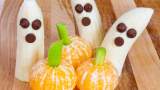 Desertul prietenos (și sănătos) de Halloween: dovleci falși  (din clementine decorate cu castravete sau tije de țelină apio) și banane