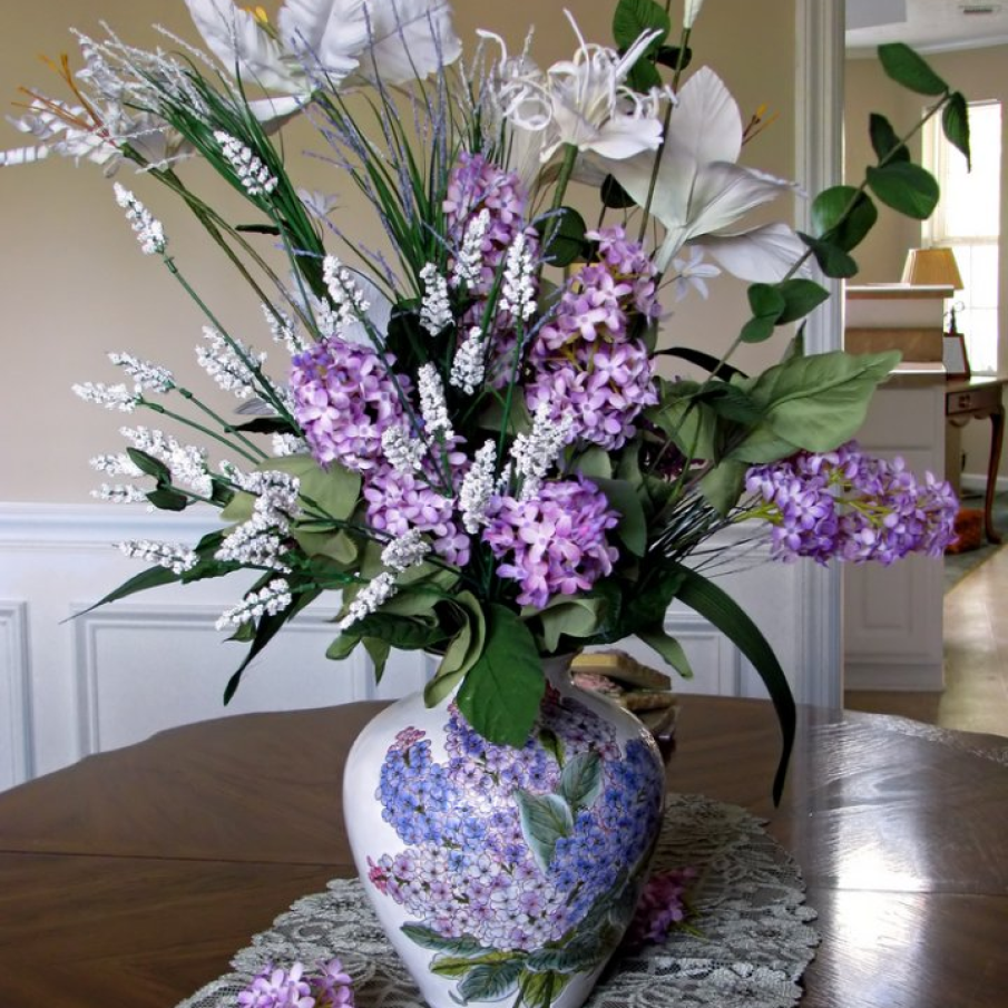 Aranjament floral cu liliac