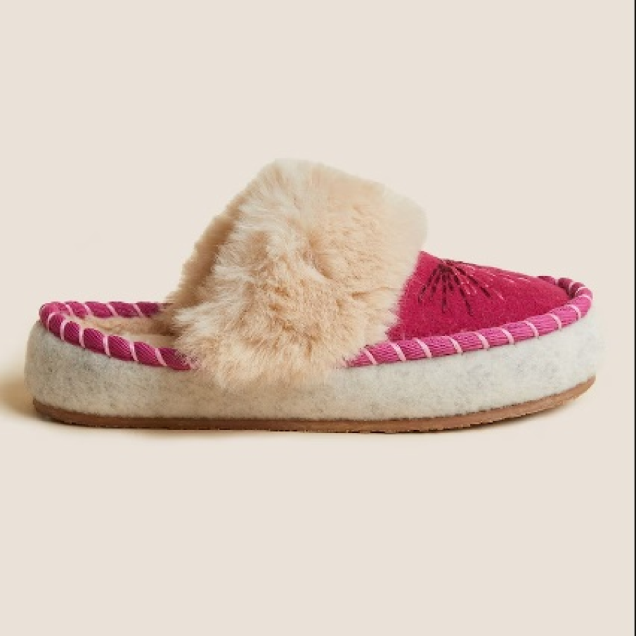 Papuci de casă roz fucsia Papuci confecționați din fetru și blană sintetică de la Marks & Spencer