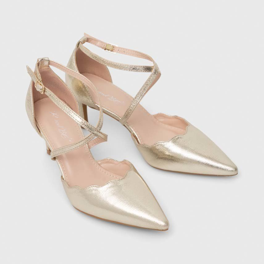 Pantofi cu toc subțire și mic din colecția Answear Lab, confecționați din imitație de piele lăcuită