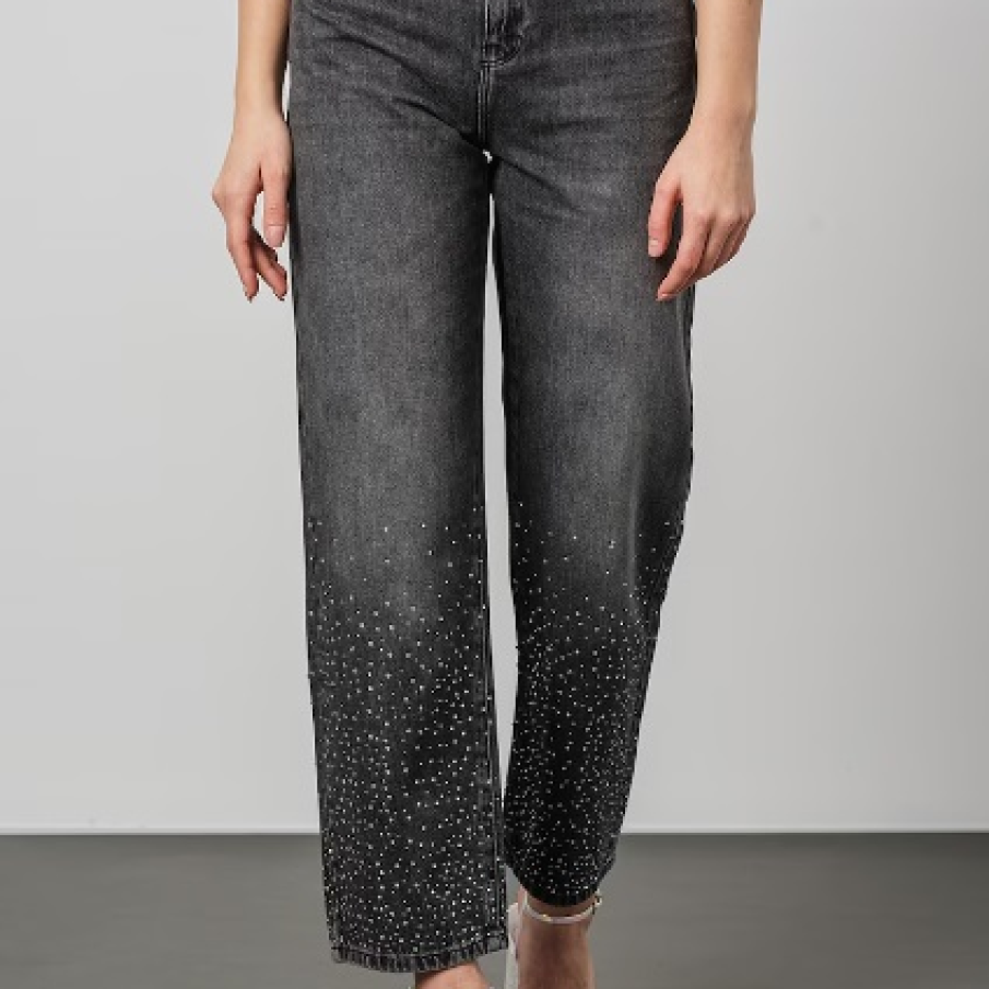 Blugi drepți în nuanță de gri închis cu talie înaltă și ștrasuri strălucitoare în partea inferioară a blugilor 