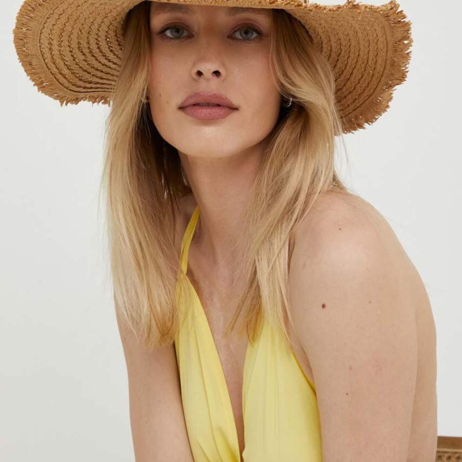 Pălărie din colecția Answear Lab cu boruri large, confecționată din paie de hârtie decorată cu mărgele maro