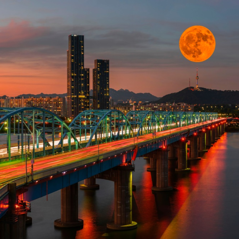 Asfintit deasupra orasului Seul, Coreea de Sud 