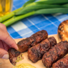 Mâncarea românilor de 1 Mai, trimisă cu tonele în străinătate. „Clienții și-au comandat cu o săptămână înainte caserolele de mici”