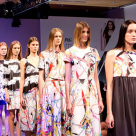 (P) DESIGNERUL BRITANIC GILES DEACON DEZVALUIE NOILE COLECTII  DE HAINE INSPIRATE DE ARIEL SI LENOR  