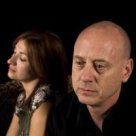 Barbatii preiau rolul femeii: Ei vor copii, ele cariera