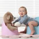 Cum să îți înveți copilul să facă la oliță – 5 metode Montessori pe care să le folosești