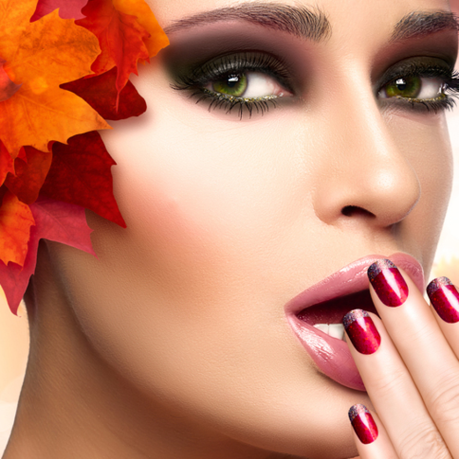 Manichiură de toamnă cu sclipici