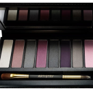 Amway  prezinta paleta de farduri pentru ochi ARTISTRY Little Black Dress