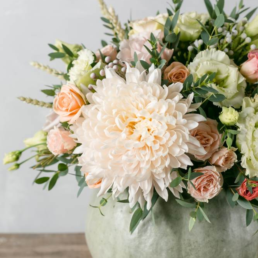 Aranjament floral in nuante pastelate