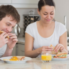 Cum sa renuntam la cele mai nesanatoase 5 obiceiuri alimentare 