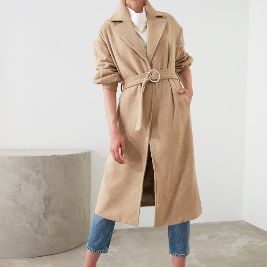 Paltonul minimalist cu centură (curea) în talie 