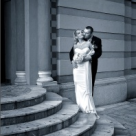 High voltage! Barbatii care se imbulzesc in fata primariei 