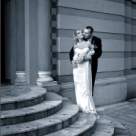 High voltage! Barbatii care se imbulzesc in fata primariei 