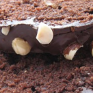 Desertul de duminica: Chec cu ciocolata, cirese si alune de padure