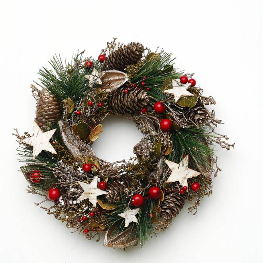 Coronita de Craciun cu frunze si conuri de brad 