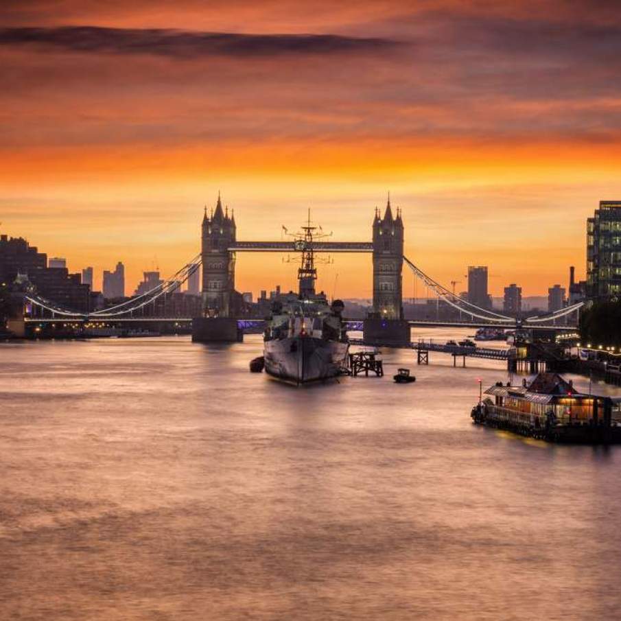 Rasarit peste Tower Bridge, Londra