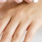 Calmeaza si repara pielea iritata cu produsele A-Derma