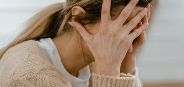 Partenerul sau un prieten apropiat nu îți răspunde la mesaje timp de 6 ore, deși vezi că este online. Care este primul tău gând?