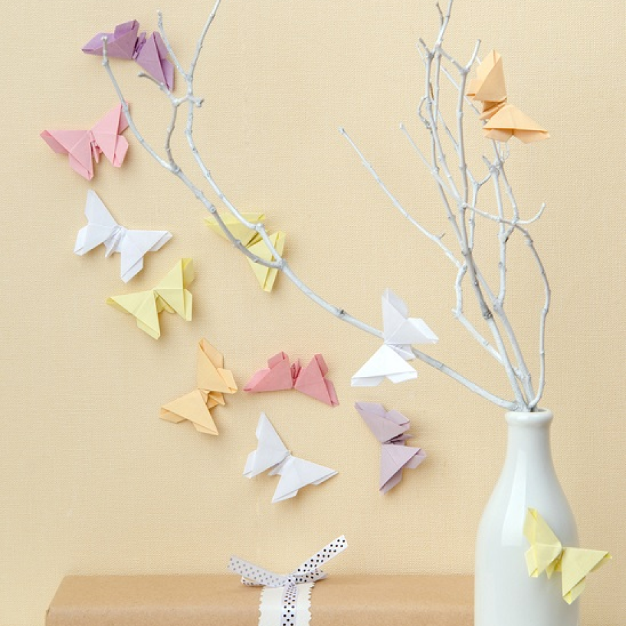 Coltul magic al naturii, insufletit de fluturasi colorati 