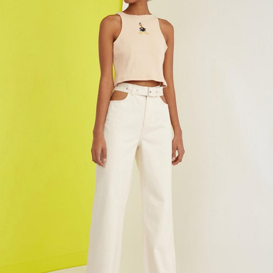 Blugi alb fildeș de la Trendyol, cu talie înaltă și decupaje laterale în jurul taliei 