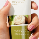 Cum să nu-ți mai crape mâinile de uscăciune și de ger