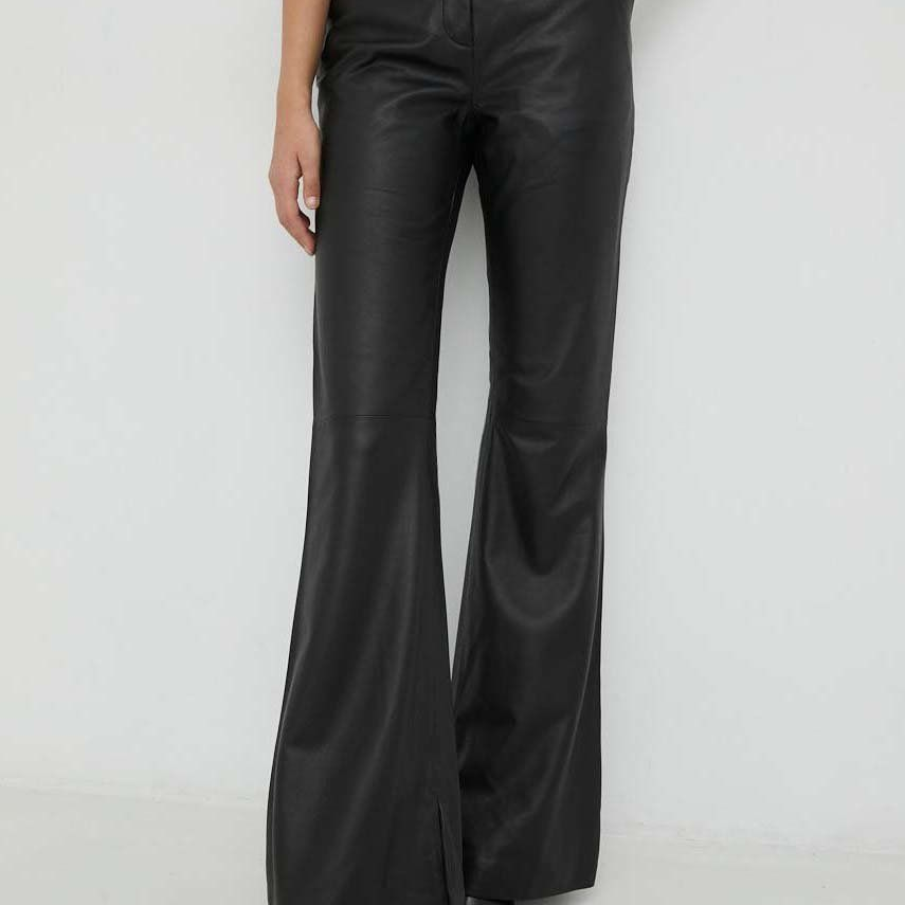 Pantaloni din piele naturală din colecția Young Poets Society. Au talie înălțată, picior conic, evazat și tăietură minimalistă