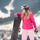 Cum alegi costumul de ski perfect pentru femei. Confort, siguranță și stil pe pârtie