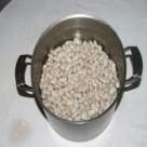 Fasole batuta cu ceapa prajita si varza murata