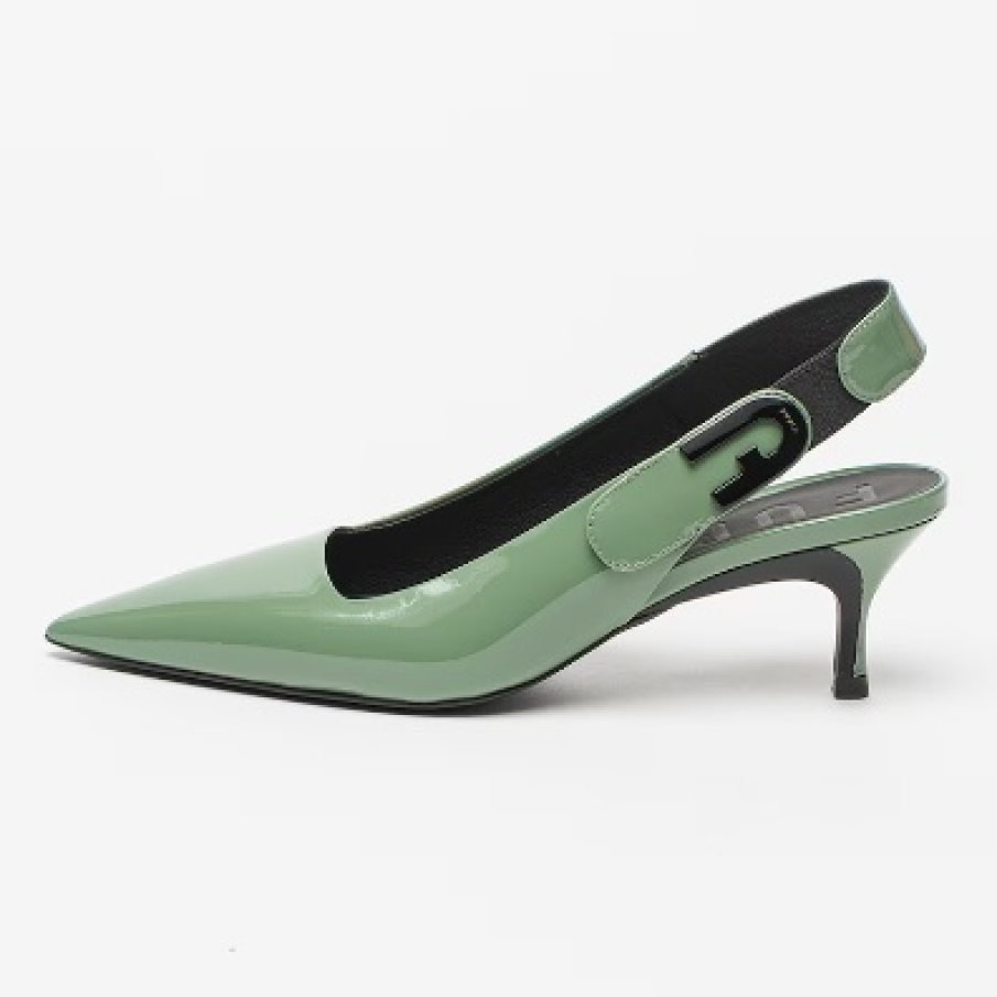 Pantofi slingback din piele lăcuită, într-o superbă nuanță de verde ferigă. Au vârful ascuțit și tocul tip kitten