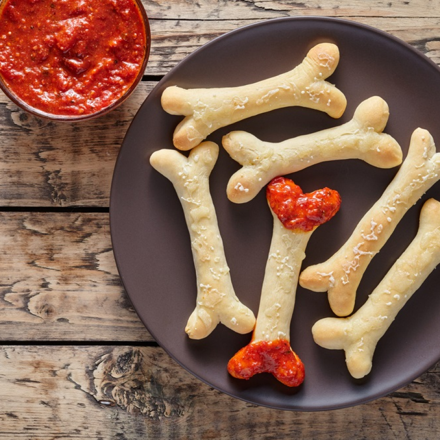 Decor pentru masa de Halloween: Oasele de zombie 