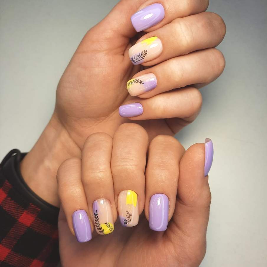 Manichiură very pery cu gel, cu imprimeu modern inspirat de lumea vegetală 