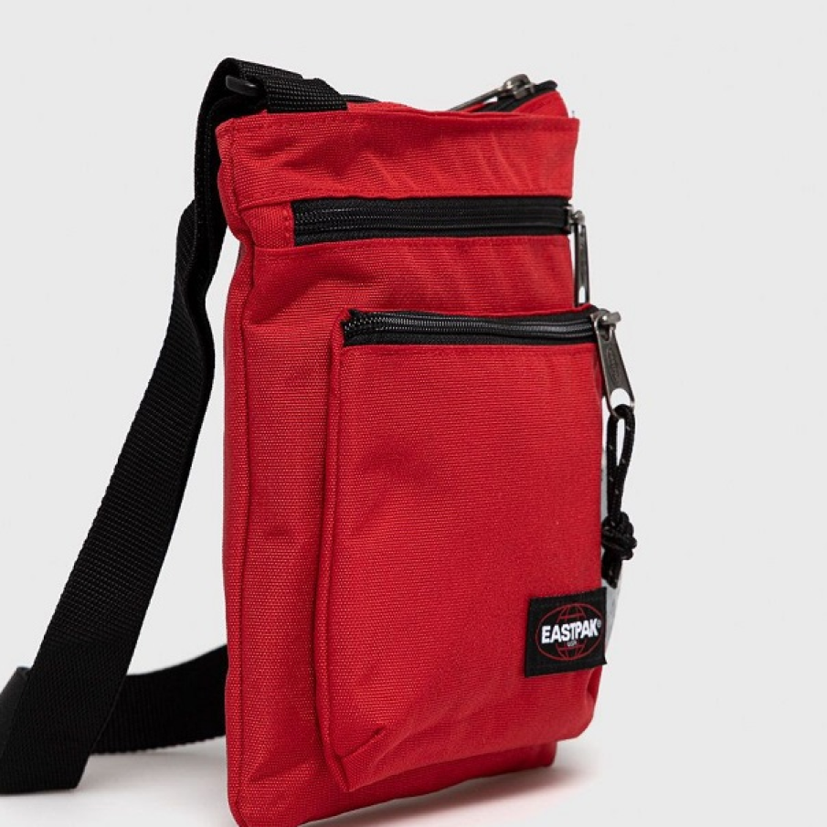 Borsetă Eastpak roșie, practică, simplă, dar eficient compartimentată. 