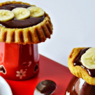 Reteta de post: Minitarte cu sos de cacao si banane