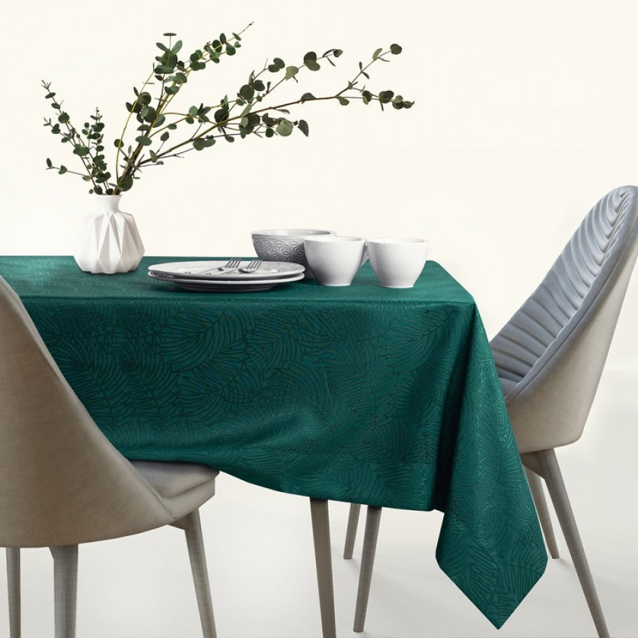 Fața de masă verde închis Gaia Bottle Green este o alegere simplă, dar stylish și de efect datorită verdelui prețios! 