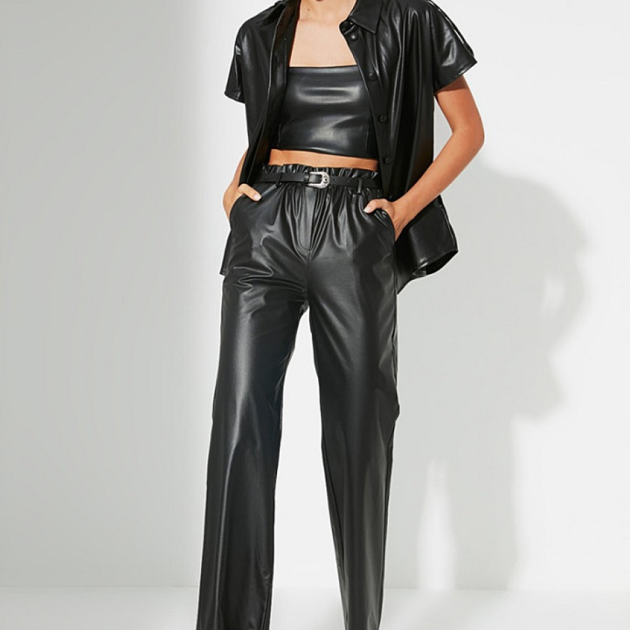 Pantaloni drepți și eleganți din piele ecologică 