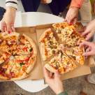 Codul bunelor maniere: Ce alimente pot fi mâncate cu mâna?