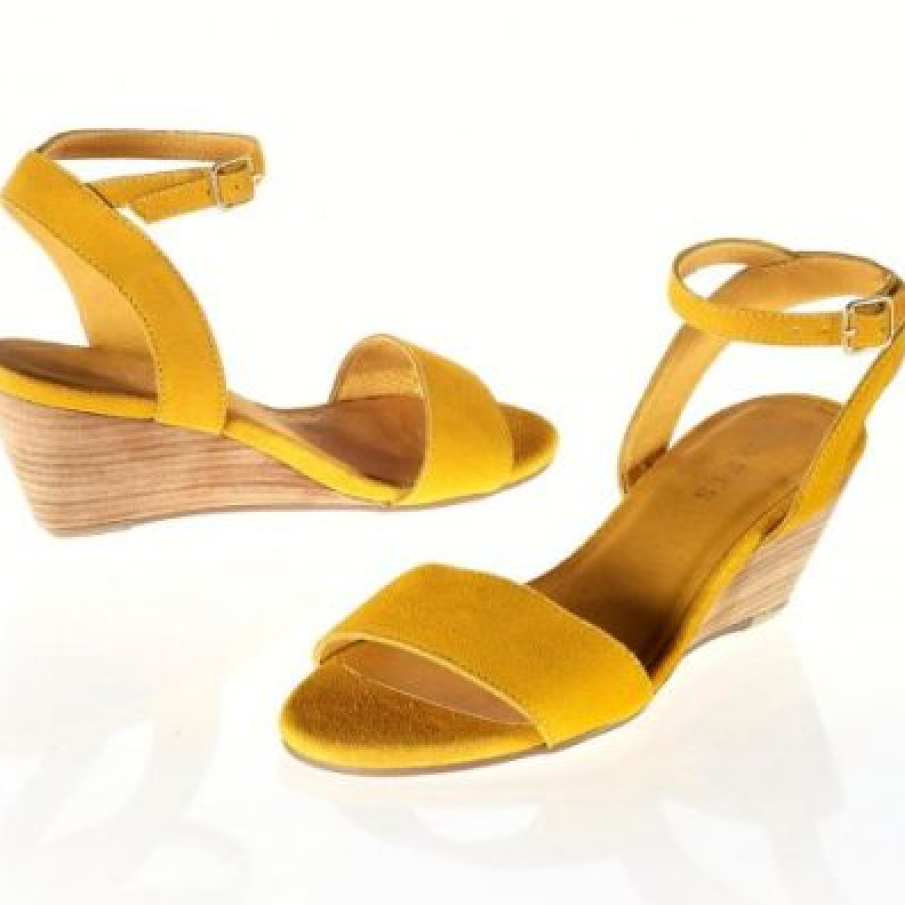 Sandale galbene cu platforma din piele intoarsa