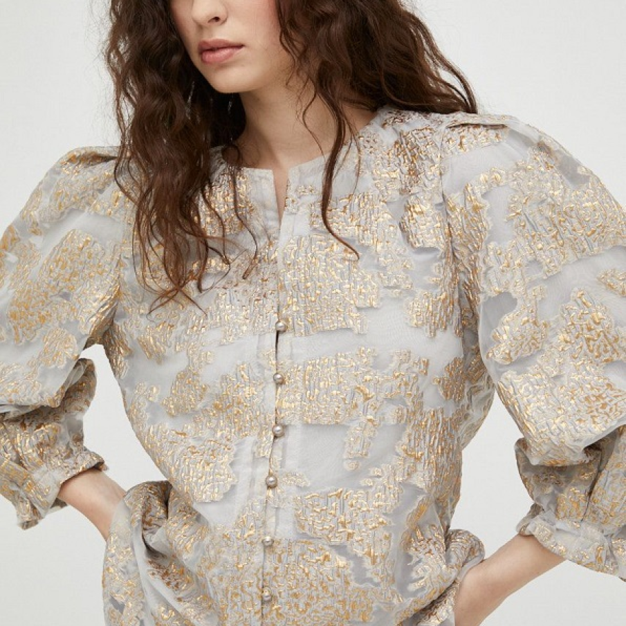 Cămașă Bruuns Bazaar în nuanță de gri cu mâneci bufante și detalii decorative aurii 
