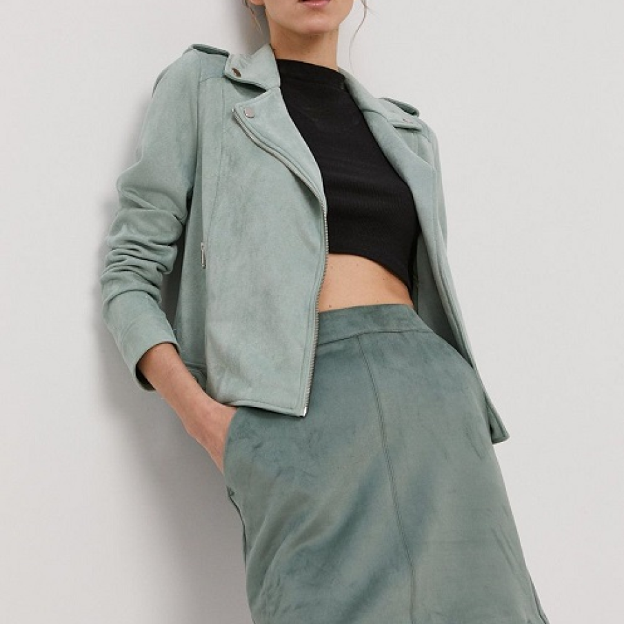 Fusta mini Vero Modă având croială dreaptă și buzunare oblice. Este confecționată din tricot neted. 