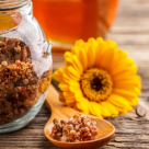 Propolisul si galbenelele, combinatia ideala contra durerilor in gat