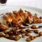 Pui cu bere neagra si stafide