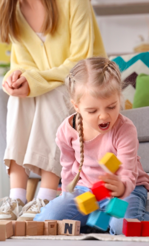 10 jocuri care dezvoltă gândirea logică a copilului: activități simple care îl învață să găsească singur soluții