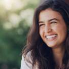 Corpul și zâmbetul vorbesc aceeași limbă. Legătura dintre echilibrul interior și sănătatea orală