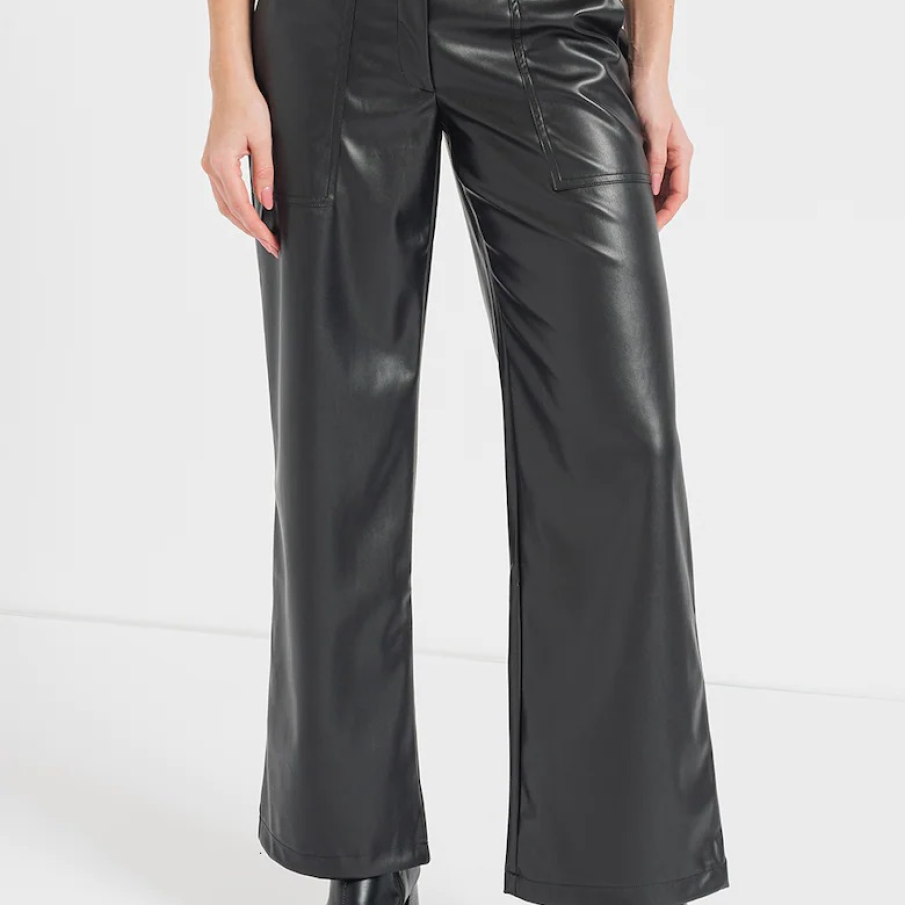 Pantaloni de piele ecologică JdY cu talie joasă, buzunare decorative, având lungime până la nivelul gleznei