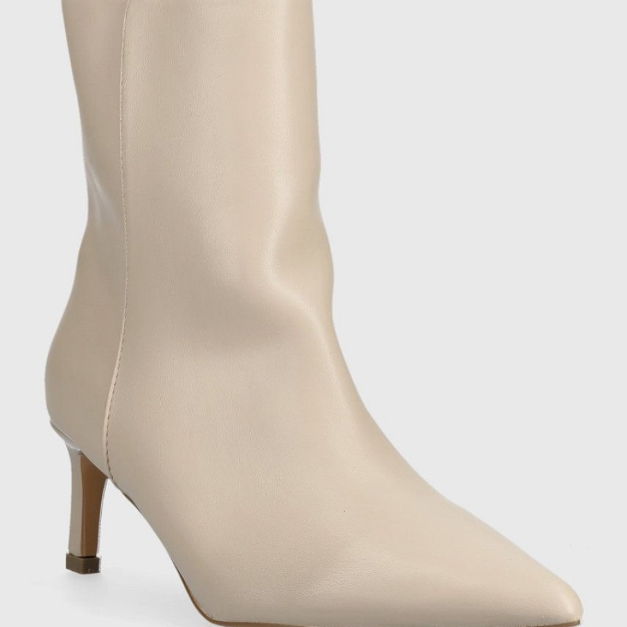 Botine Answear Lab în nuanță de bej, cu toc cui, finuțe și deosebite. Au închidere cu fermoar și interior textil