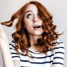 Buclele tale merită vacanță, nu stres: Ghid complet de vară pentru părul creț