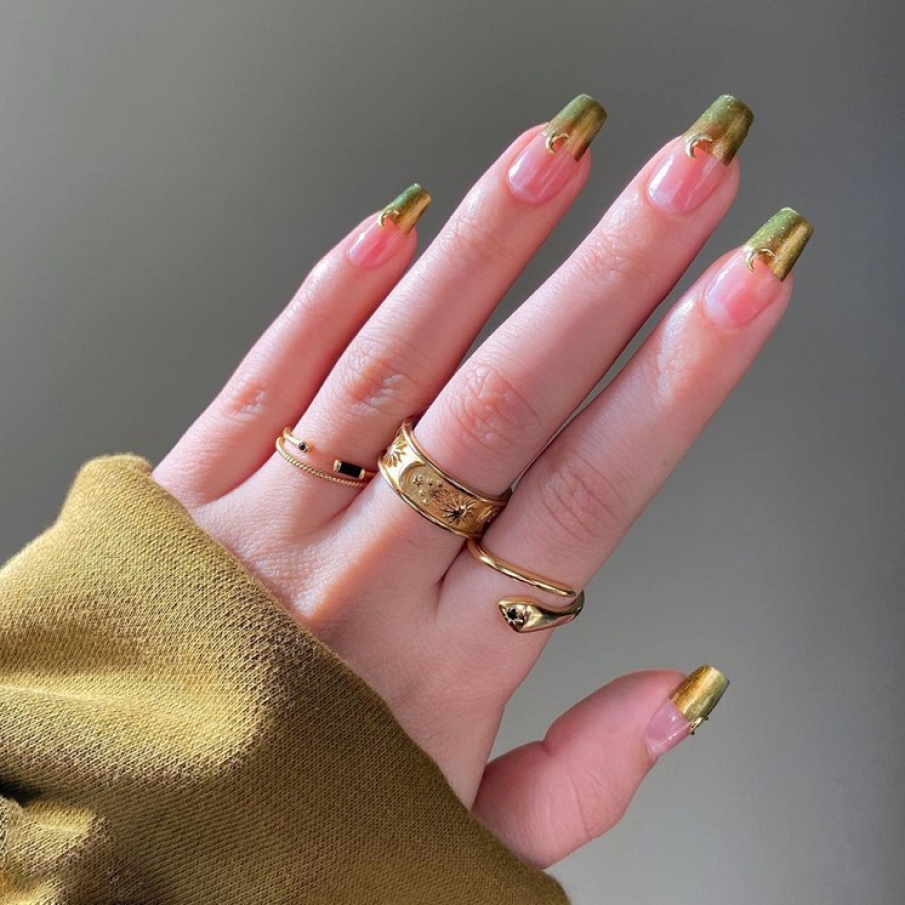 Modele de manichiură french cu accente luxoase și prețioase, în tendințe în 2025