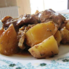  Ceafa de porc cu cartofi in sos de iaurt