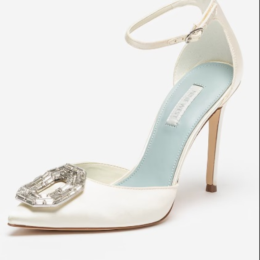 Pantofi NINE WEST eleganți, din satin alb, cu un detaliu decorativ statement frontal 